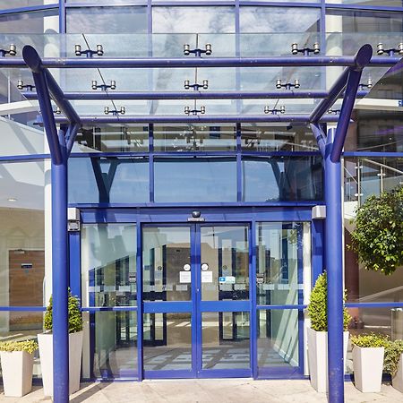 Holiday Inn Express London - Newbury Park, An Ihg Hotel Exterior foto