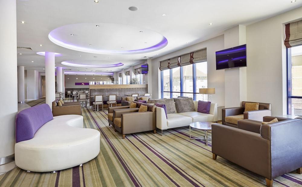 Holiday Inn Express London - Newbury Park, An Ihg Hotel Exterior foto