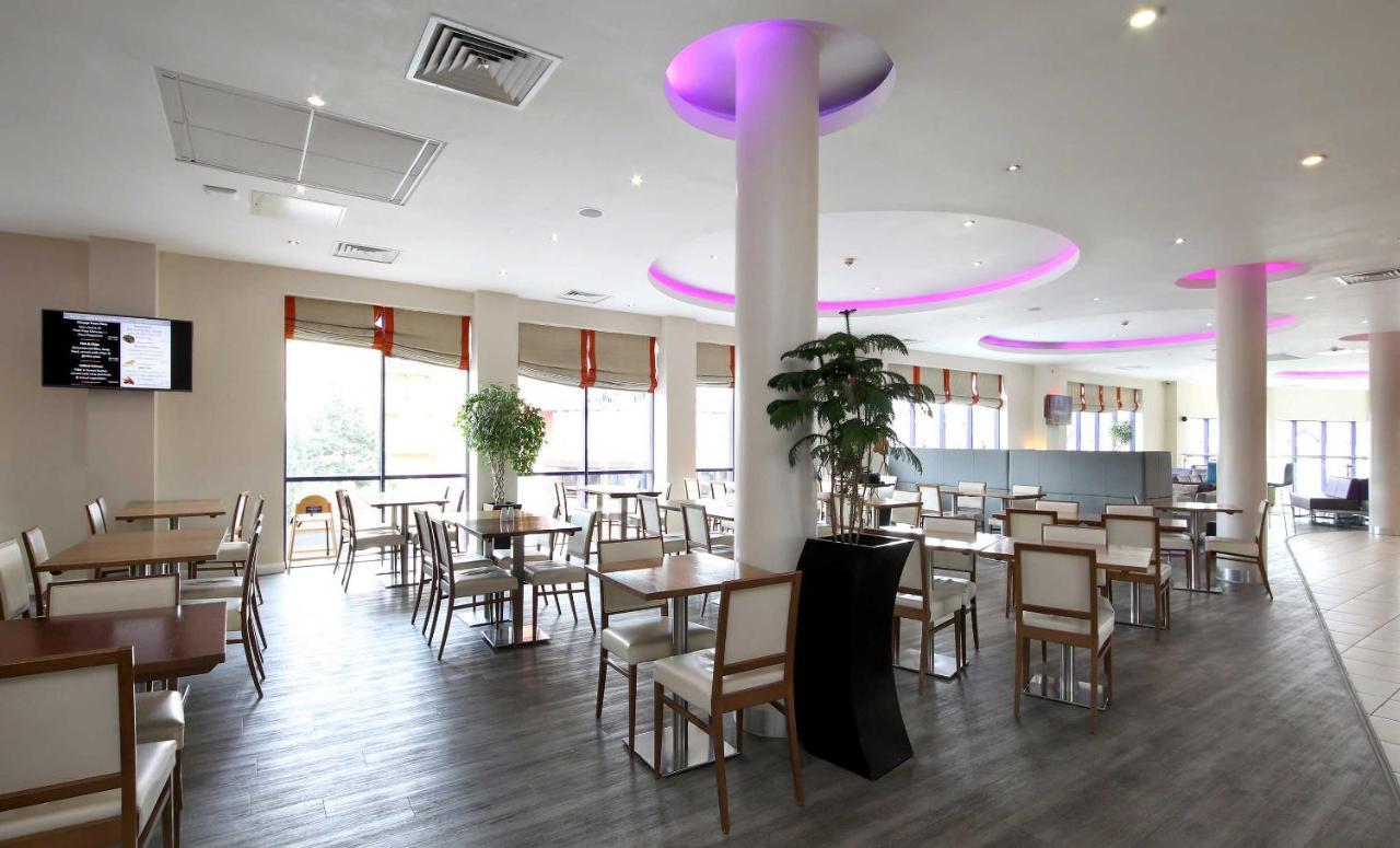 Holiday Inn Express London - Newbury Park, An Ihg Hotel Exterior foto