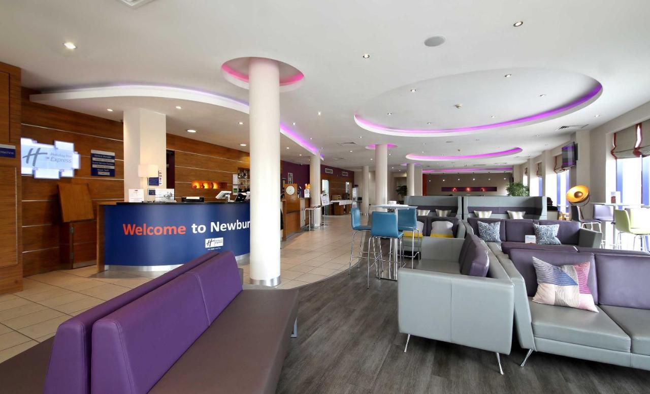 Holiday Inn Express London - Newbury Park, An Ihg Hotel Exterior foto