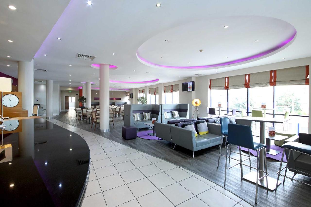 Holiday Inn Express London - Newbury Park, An Ihg Hotel Exterior foto