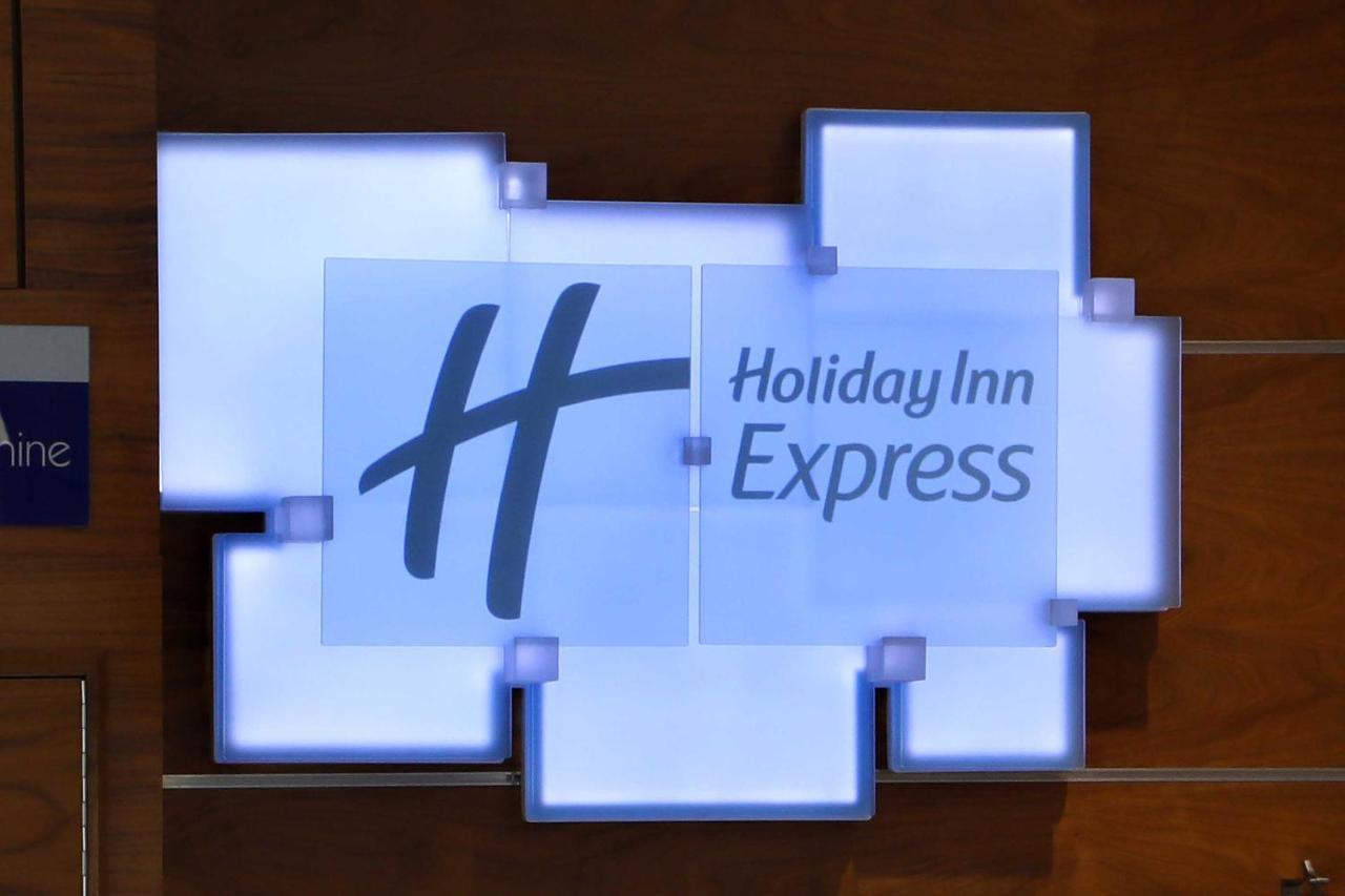Holiday Inn Express London - Newbury Park, An Ihg Hotel Exterior foto