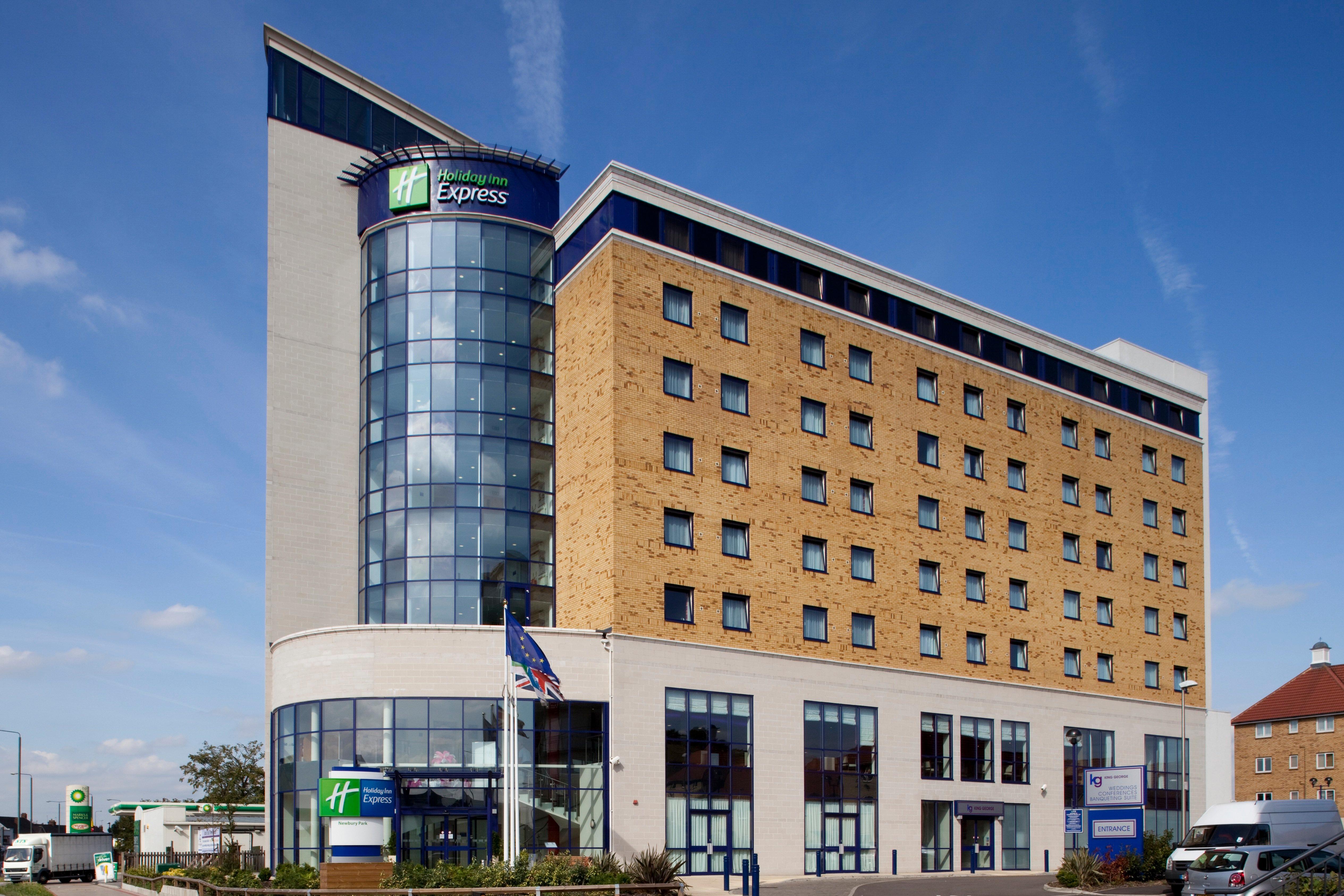 Holiday Inn Express London - Newbury Park, An Ihg Hotel Exterior foto