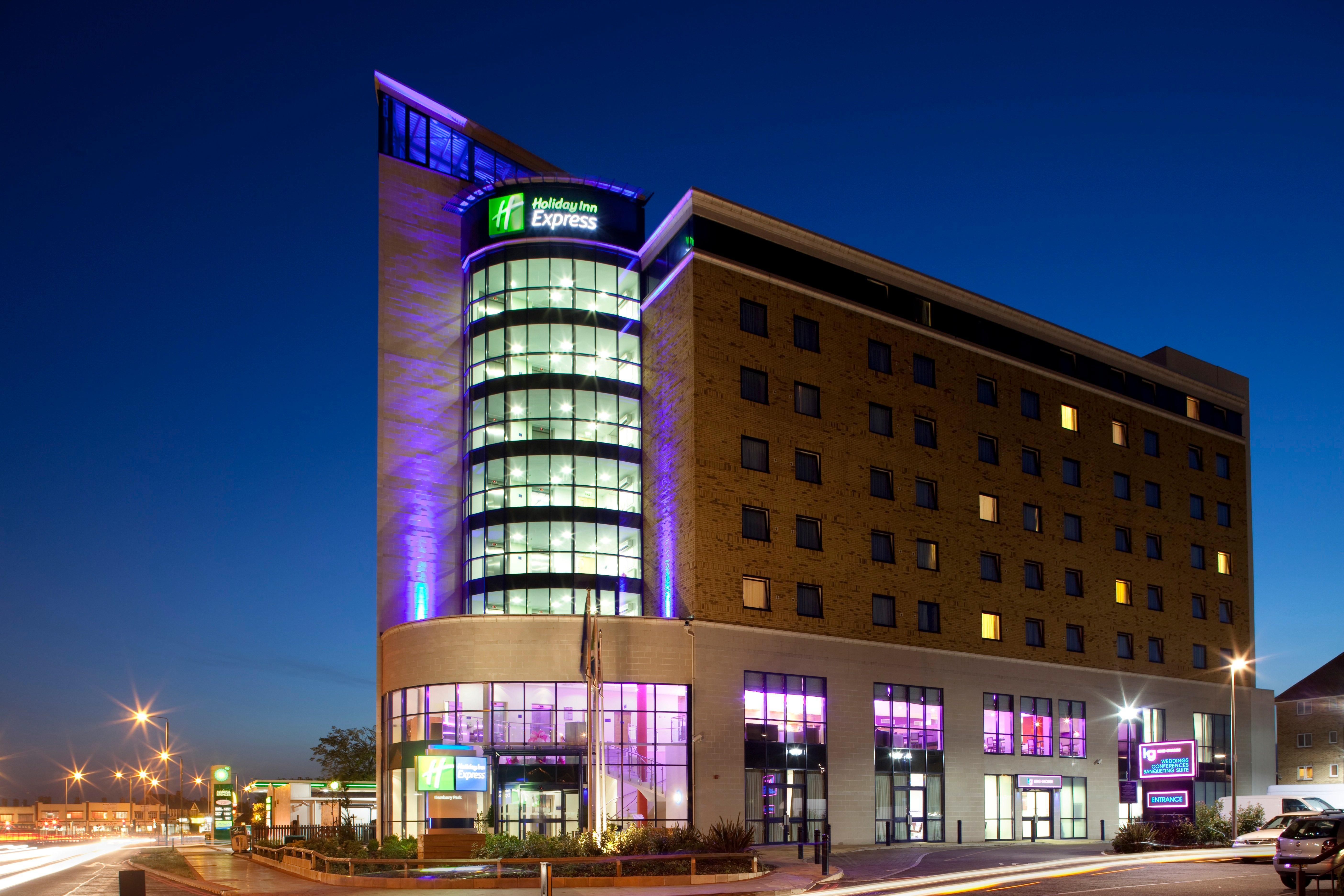Holiday Inn Express London - Newbury Park, An Ihg Hotel Exterior foto