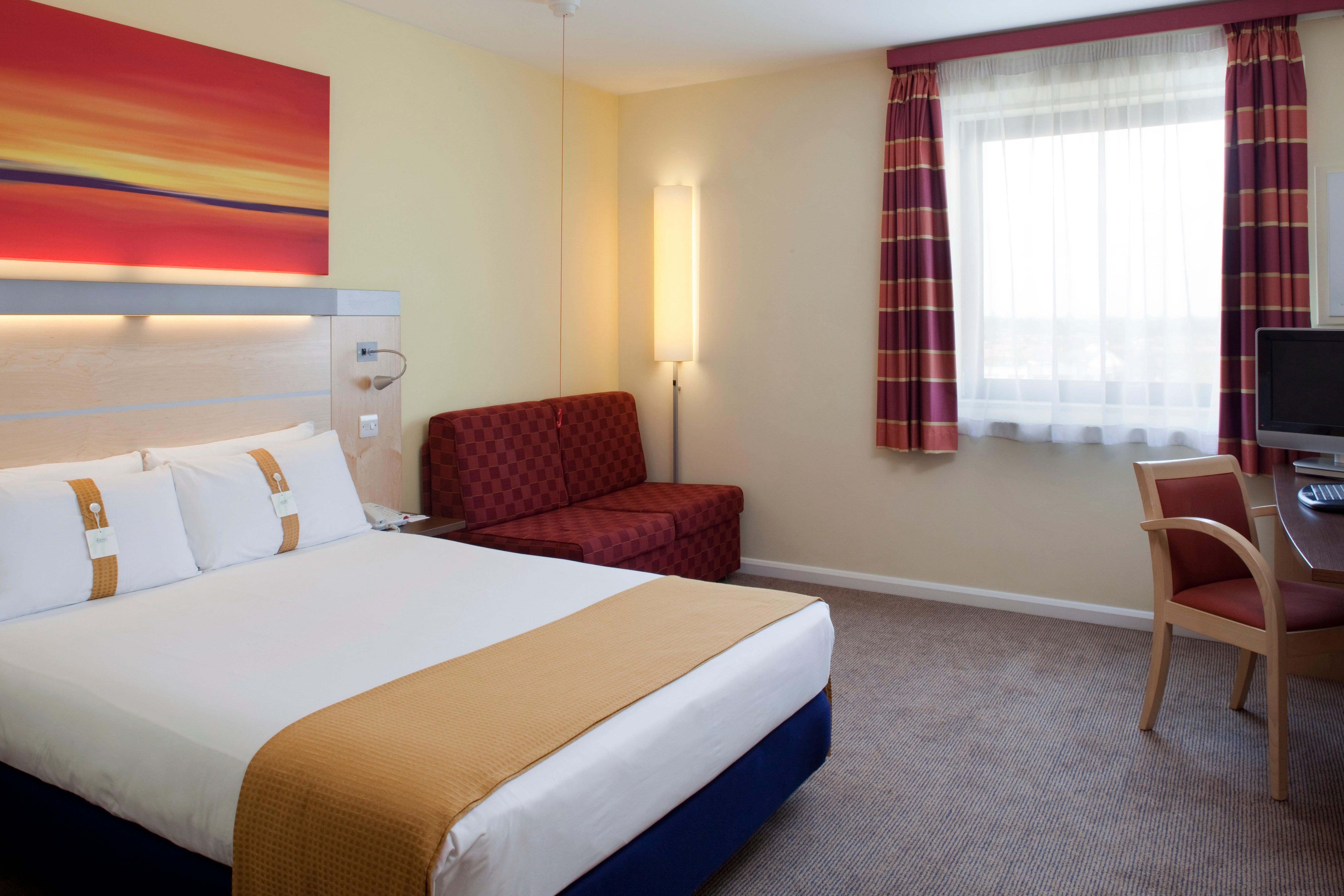 Holiday Inn Express London - Newbury Park, An Ihg Hotel Exterior foto