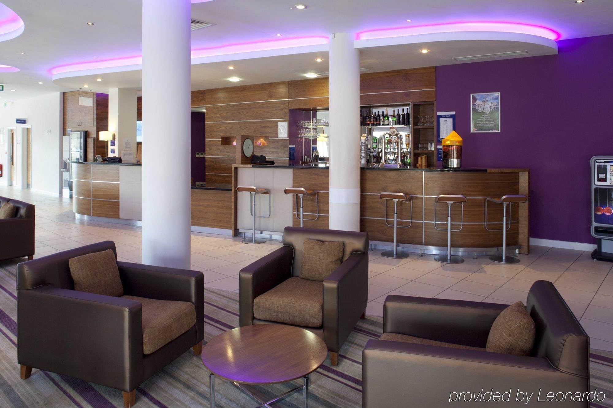Holiday Inn Express London - Newbury Park, An Ihg Hotel Restaurant foto