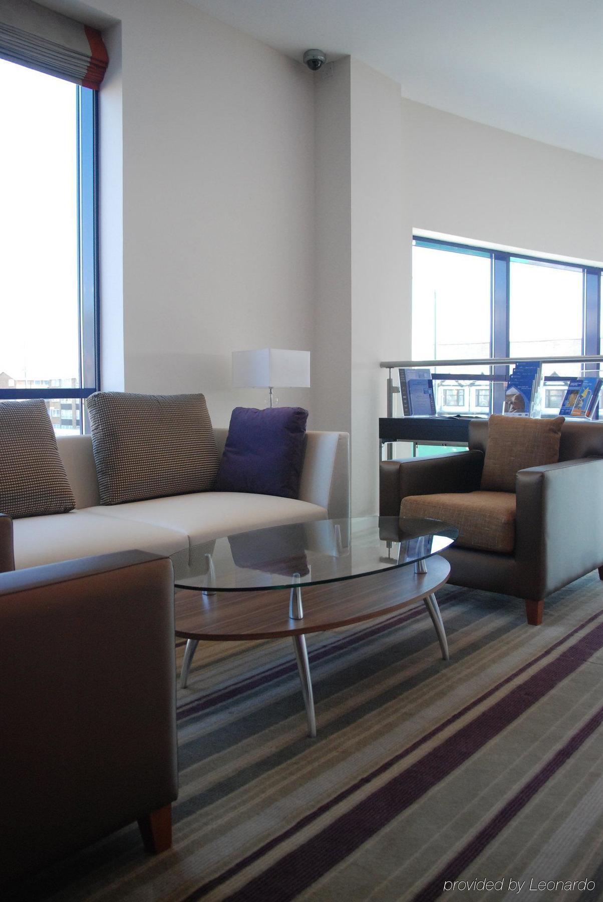 Holiday Inn Express London - Newbury Park, An Ihg Hotel Interior foto