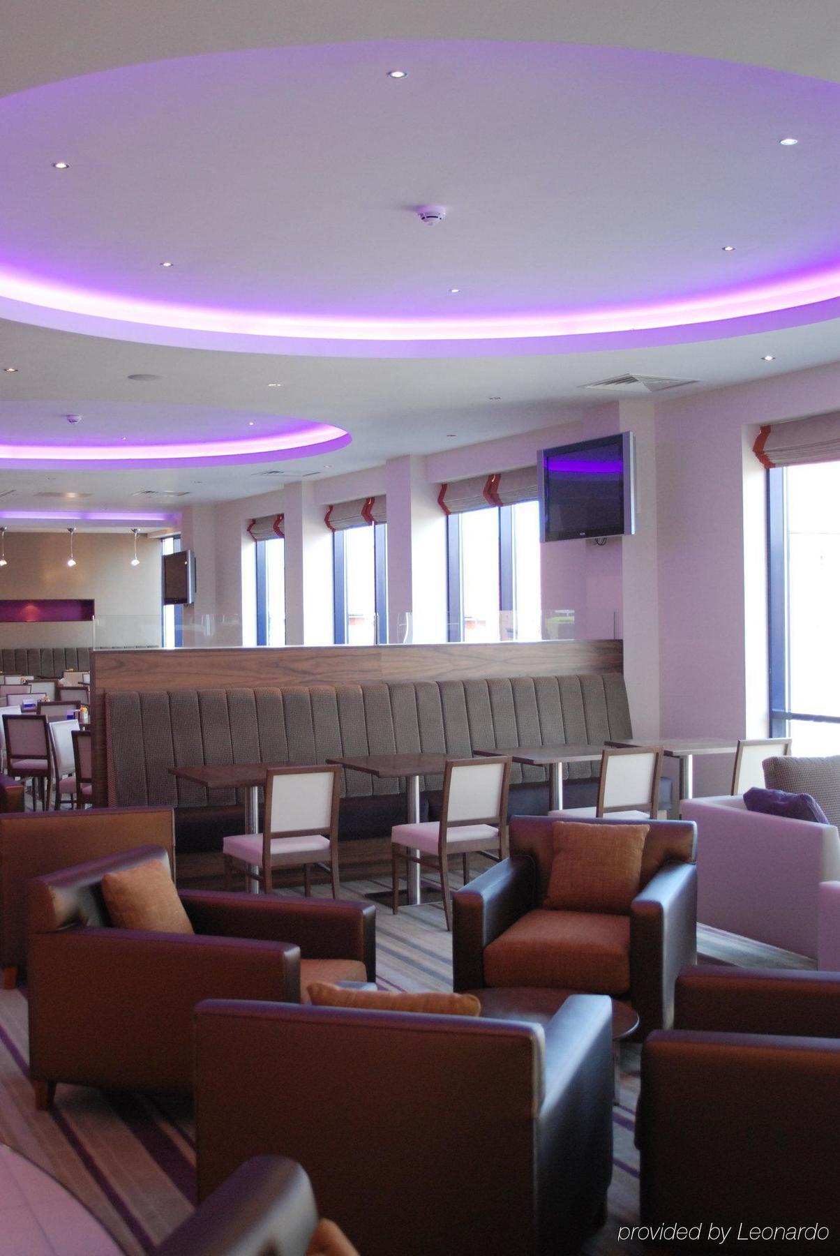 Holiday Inn Express London - Newbury Park, An Ihg Hotel Restaurant foto