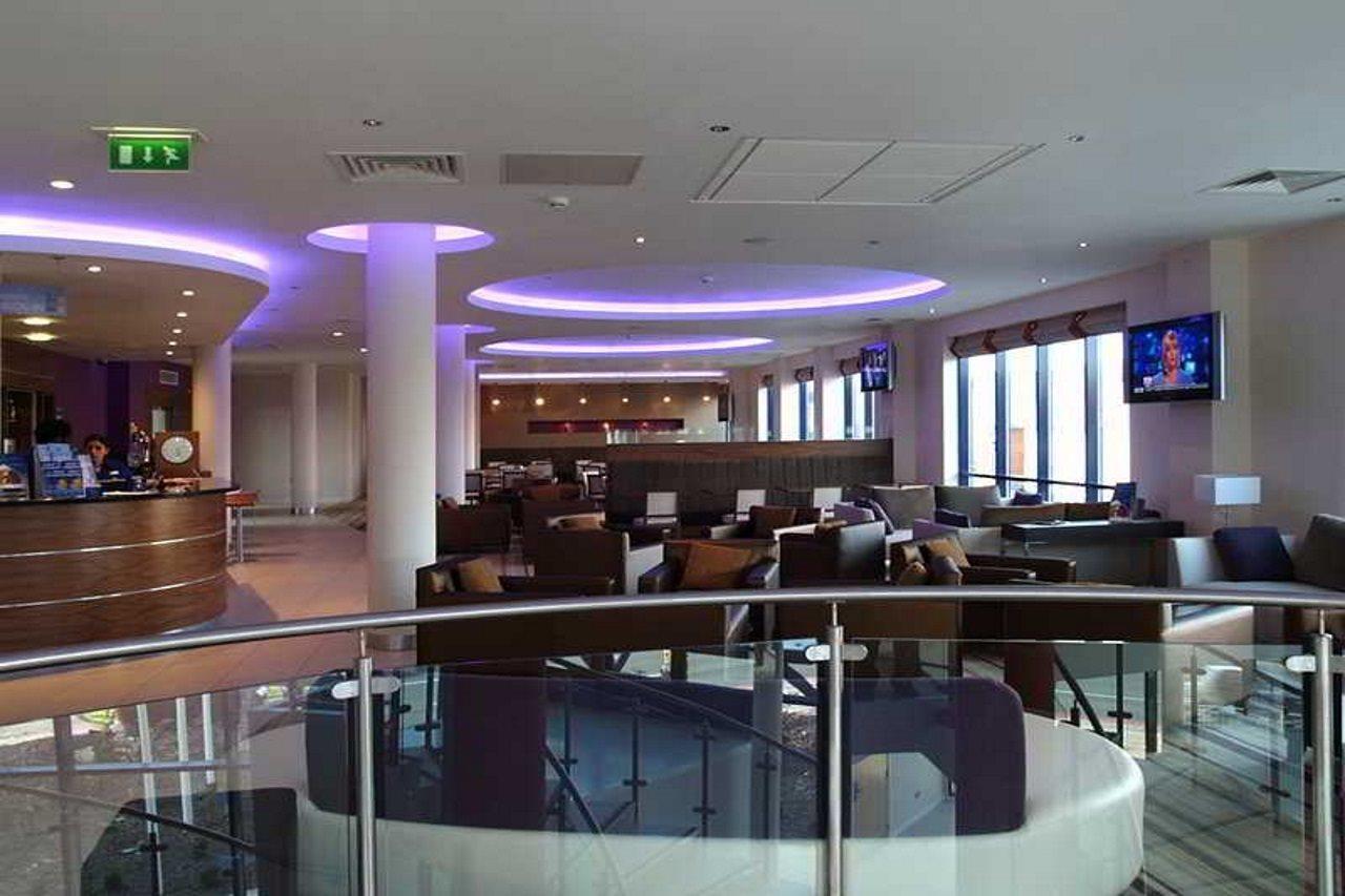 Holiday Inn Express London - Newbury Park, An Ihg Hotel Exterior foto
