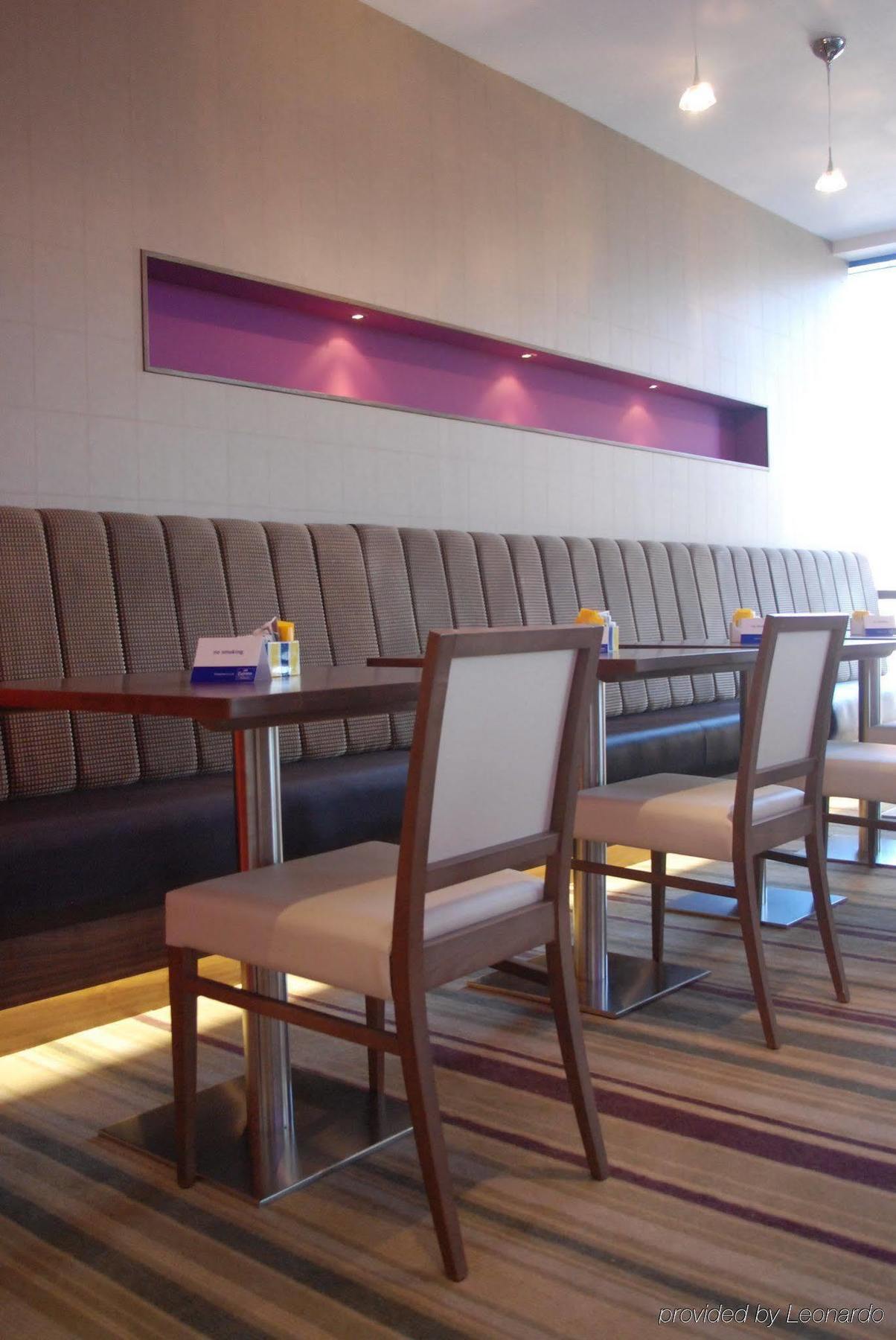 Holiday Inn Express London - Newbury Park, An Ihg Hotel Restaurant foto